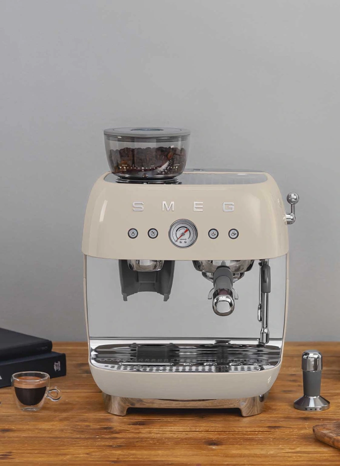 SMEG SMEG Espressomaschine ECF03 Mit Kaffeemühle