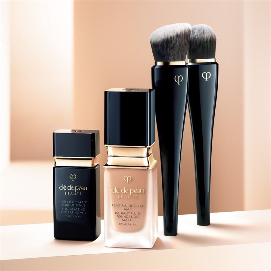 Accessoires Light Coverage Foundation Brush Von Clé De Peau Beauté