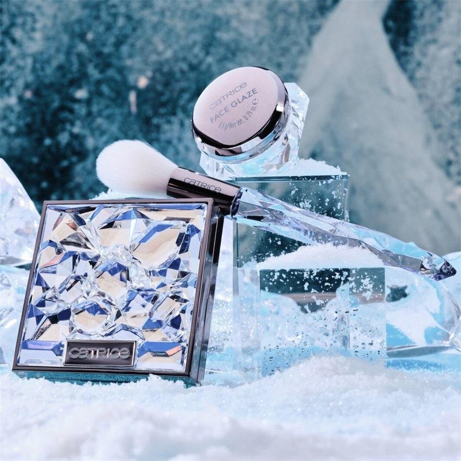 ARCTIC ILLUSION Highlighter Brush Von Catrice