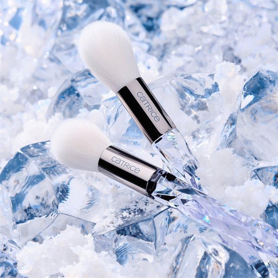 ARCTIC ILLUSION Highlighter Brush Von Catrice
