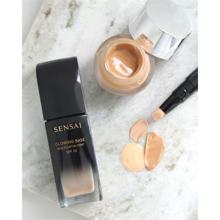Foundations Glowing Base SPF 10 Von SENSAI