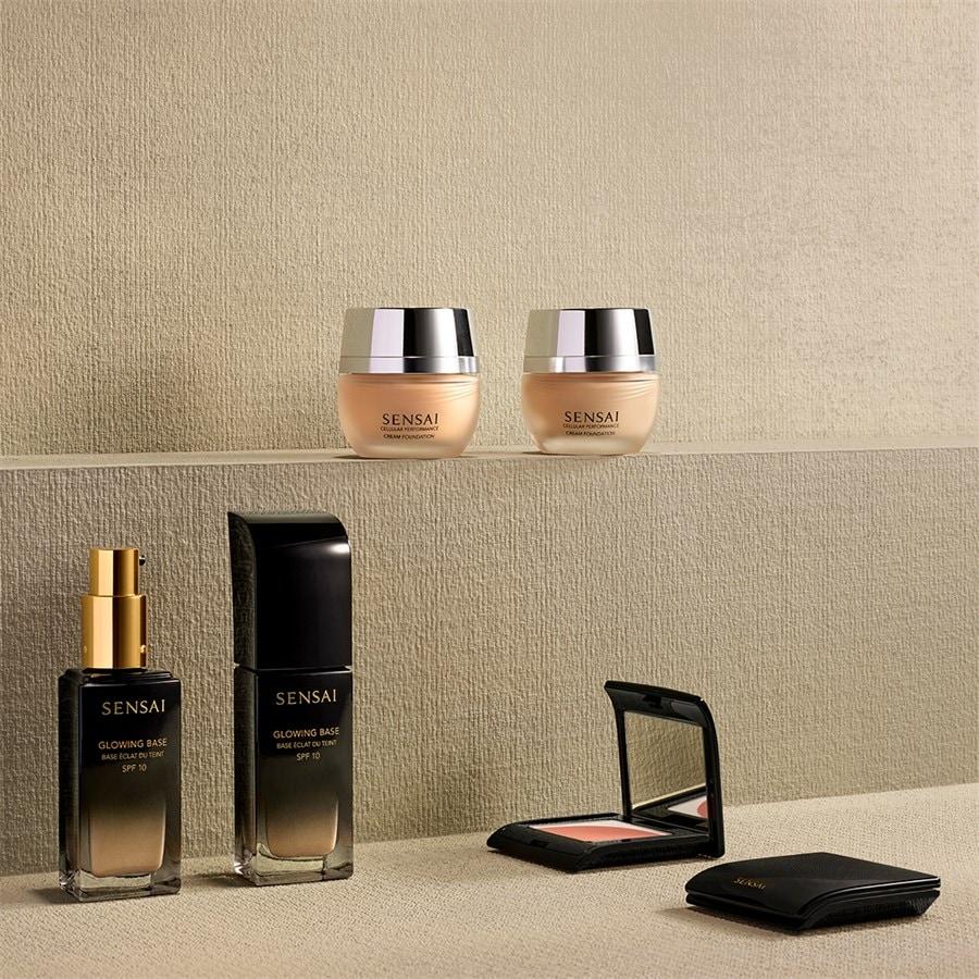 Foundations Glowing Base SPF 10 Von SENSAI