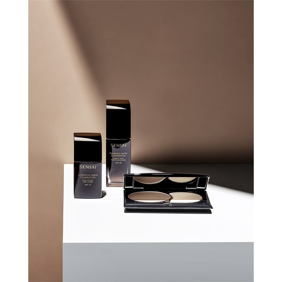 Foundations Luminous Sheer Foundation SPF 15 Von SENSAI