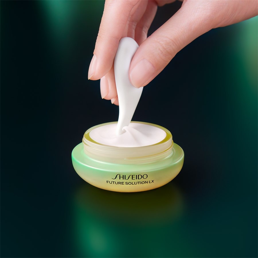 Future Solution LX Legendary Enmei Ultimate Brillance Eye Cream Von Shiseido