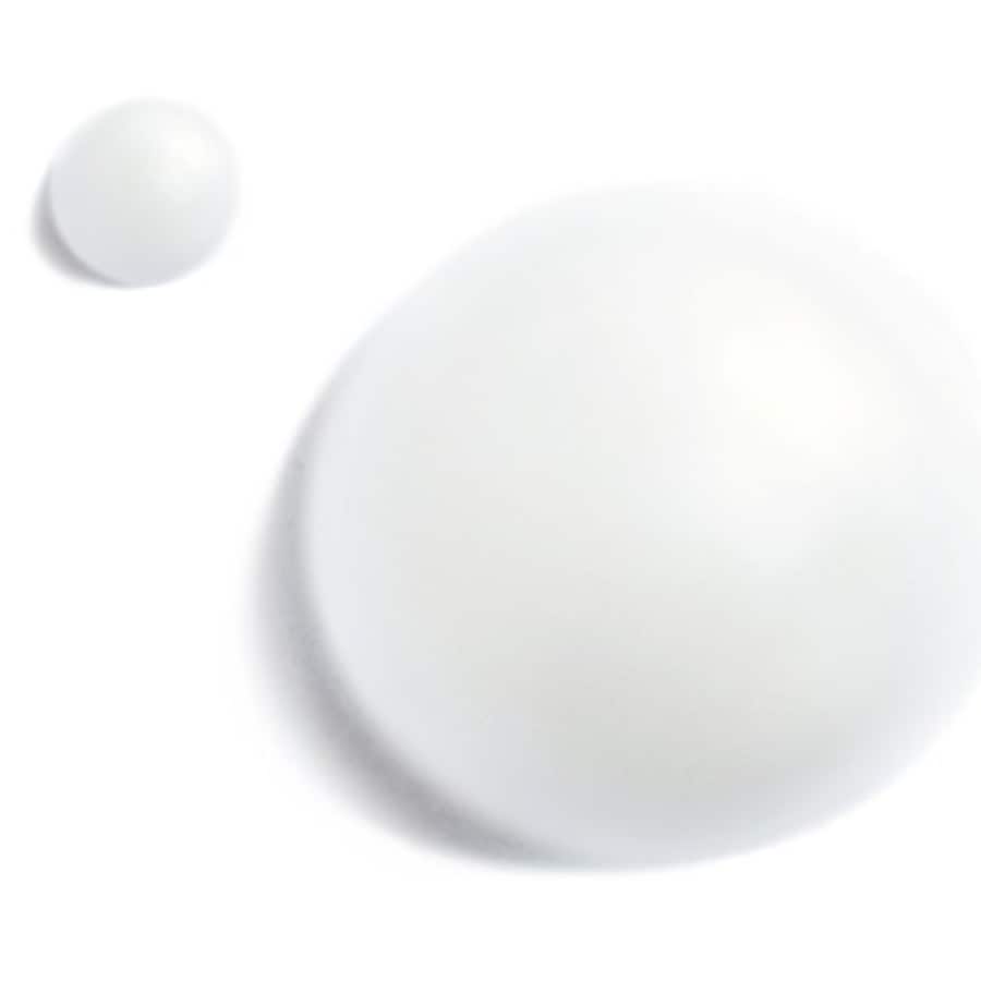 LA CREME MAIN LA CRÈME MAIN Nährt-pflegt Geschmeidig-schenkt Leuchtkraft Von CHANEL