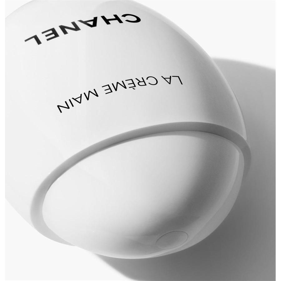 LA CREME MAIN LA CRÈME MAIN Nährt-pflegt Geschmeidig-schenkt Leuchtkraft Von CHANEL