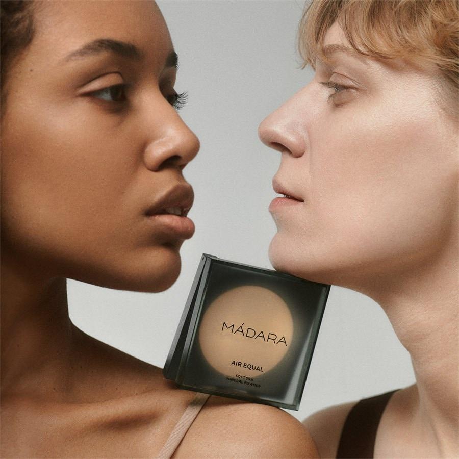 MÁDARA Soft Silk Mineral Powder Air Equal
