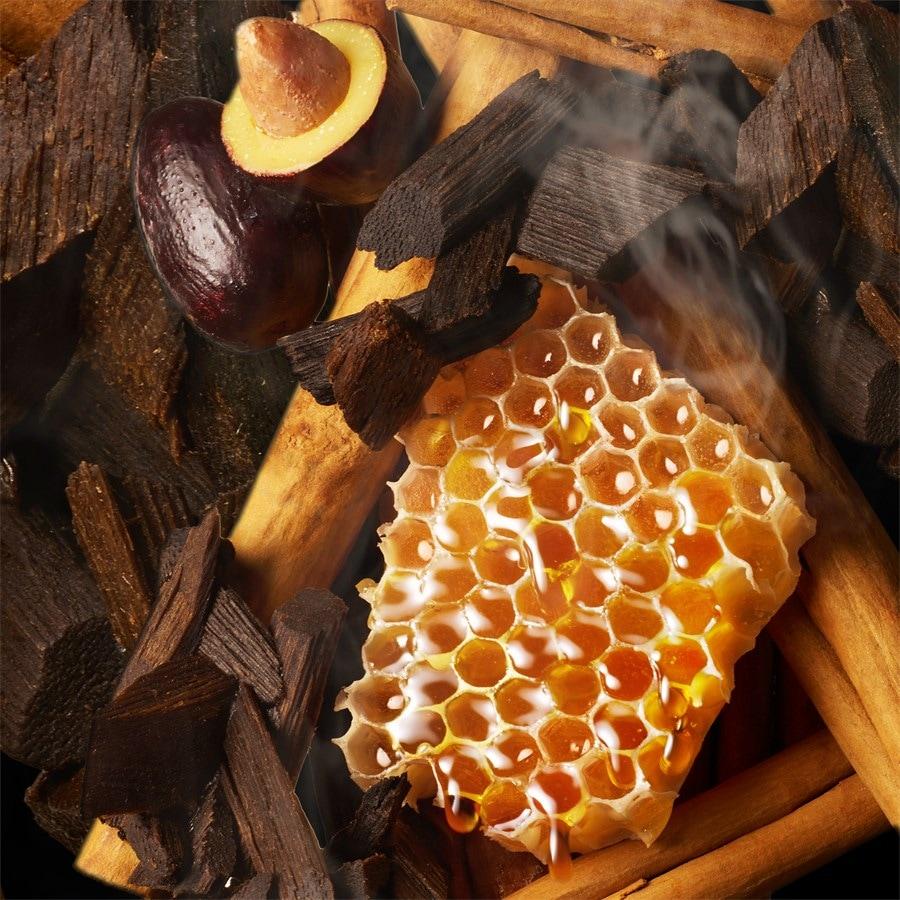 Mesmirising Oudh Accord & Gold Bath & Shower Gel Von Molton Brown