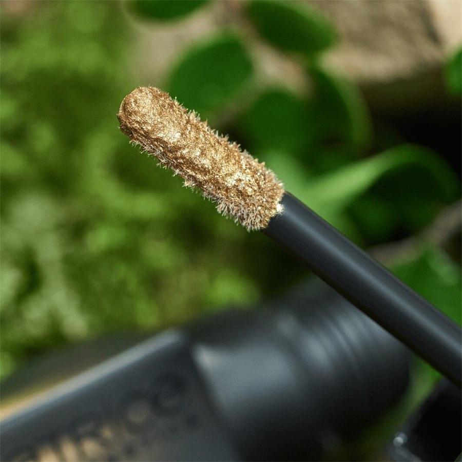 MYSTIC FOREST Metallic Liquid Eyeshadow Von Catrice