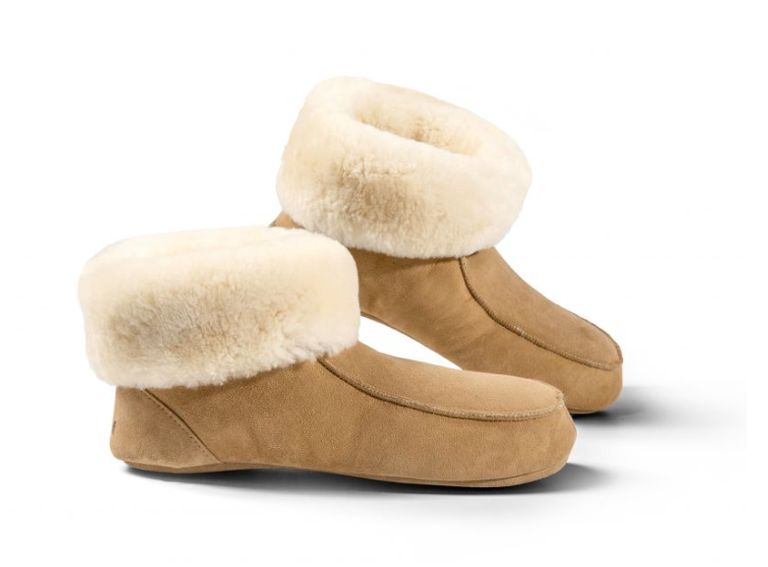 shopapotheke fellhof Hüttenpatschen hellbraun Innenmaterial 100% Lammfell mit Ledersohle