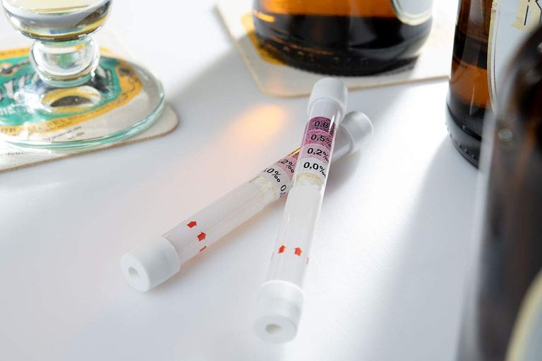 Shopapotheke One+Step Alkoholtester Für Deutschland Und Europa Mit 4 Messbereichen - Einweg Alkoholmessgerät