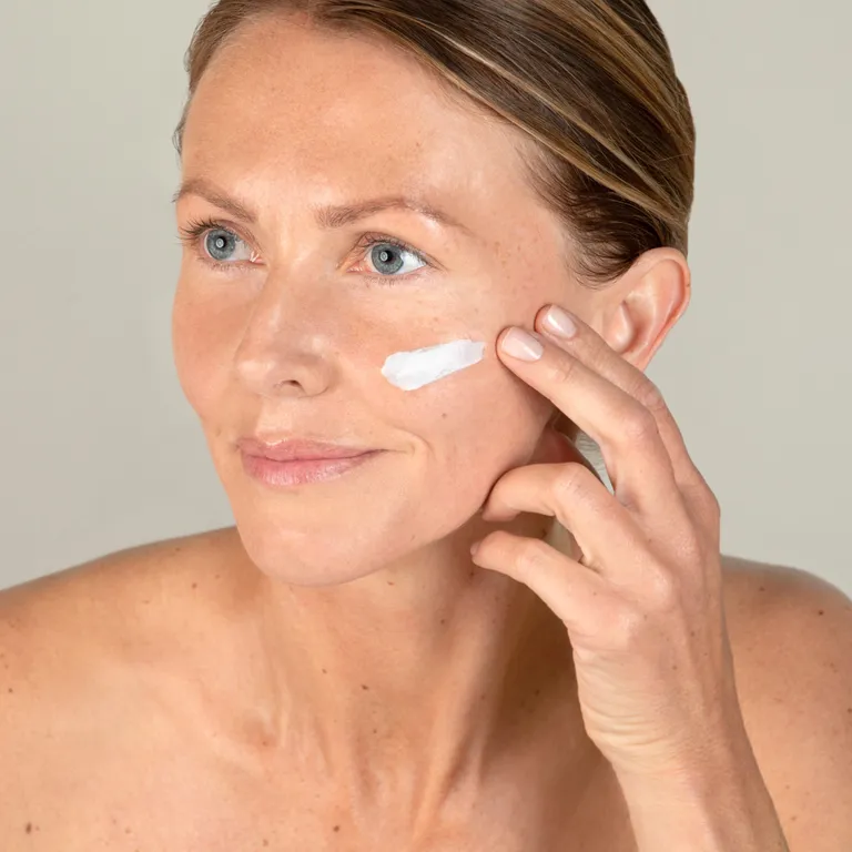 Shopapotheke SKINTIST HYDRO EFFECT Cream Light