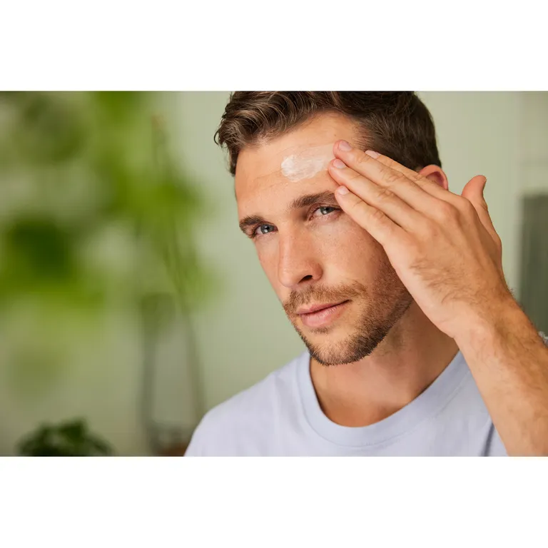 Shopapotheke Weleda Feuchtigkeitscreme For Men - Hautberuhigende Leichte Pflege Erfrischt Und Zieht Sofort Ein