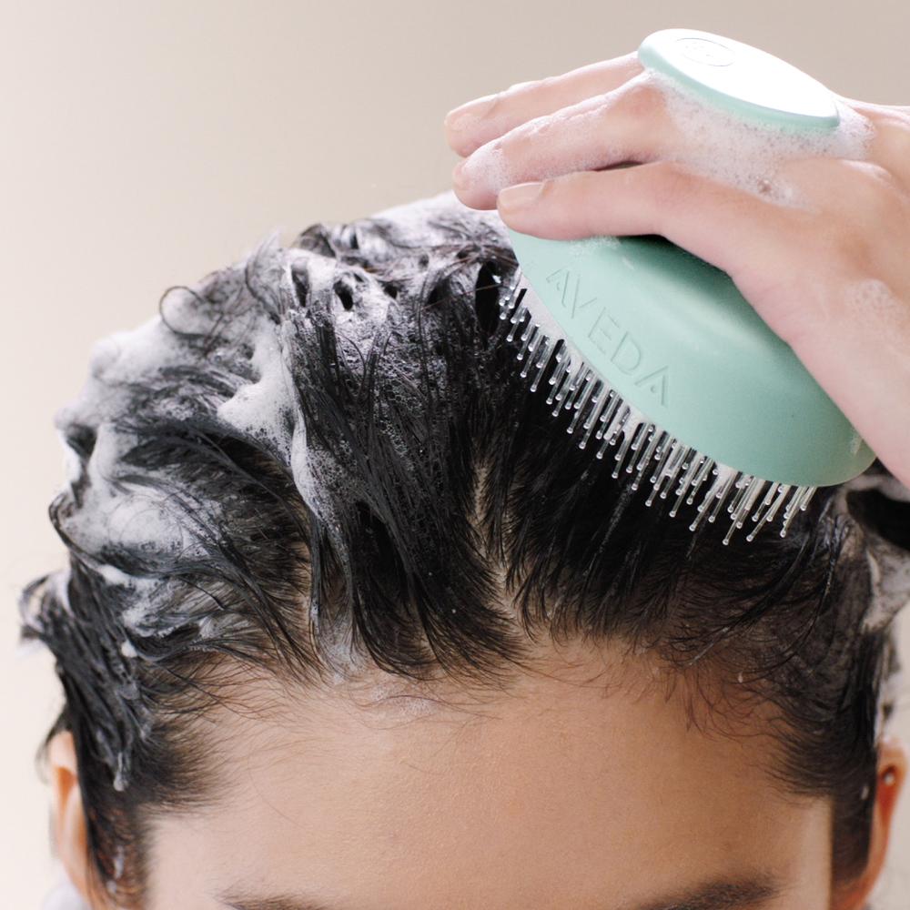 Lookfantastic Aveda Scalp Solutions Balancing Shampoo 1L