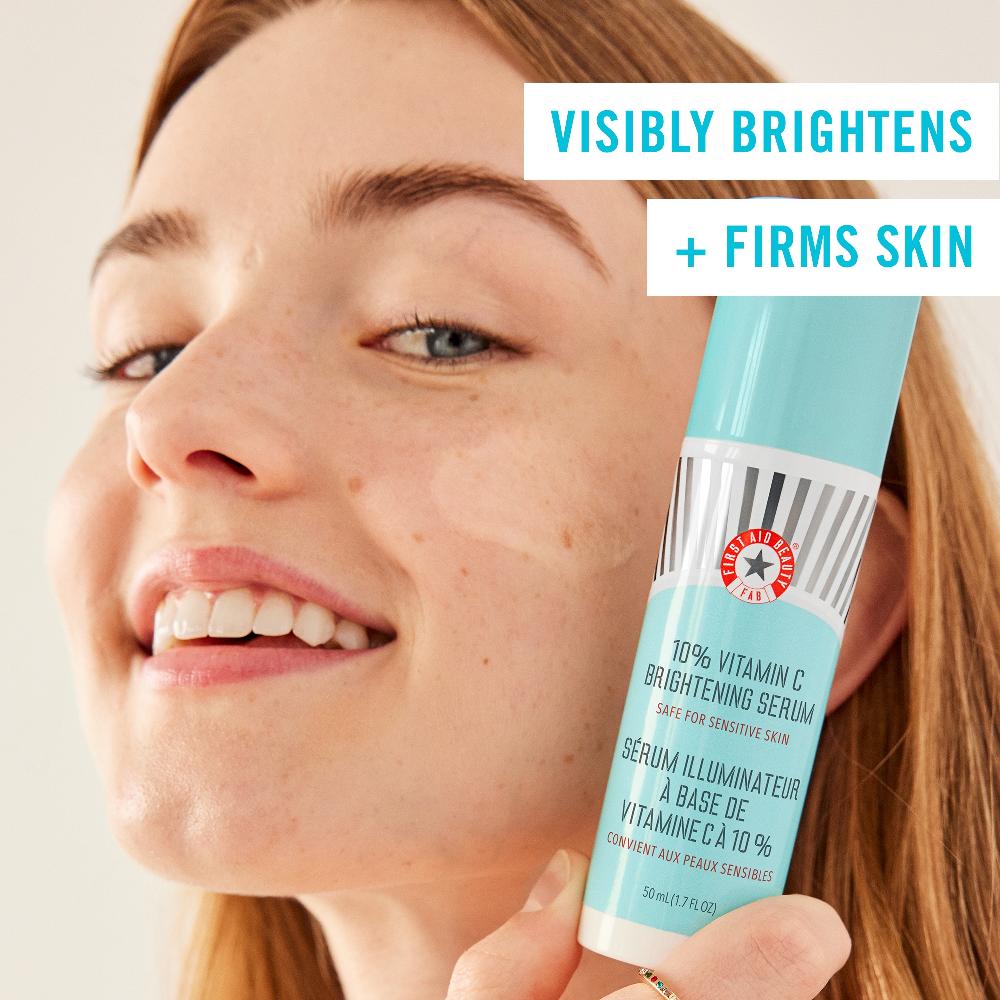 Lookfantastic First Aid Beauty Aufhellendes Serum Mit 10 % Vitamin C 50 ml