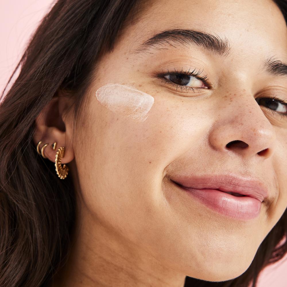 Lookfantastic First Aid Beauty Coconut Skin Smoothie Priming Feuchtigkeitspflege 50 ml