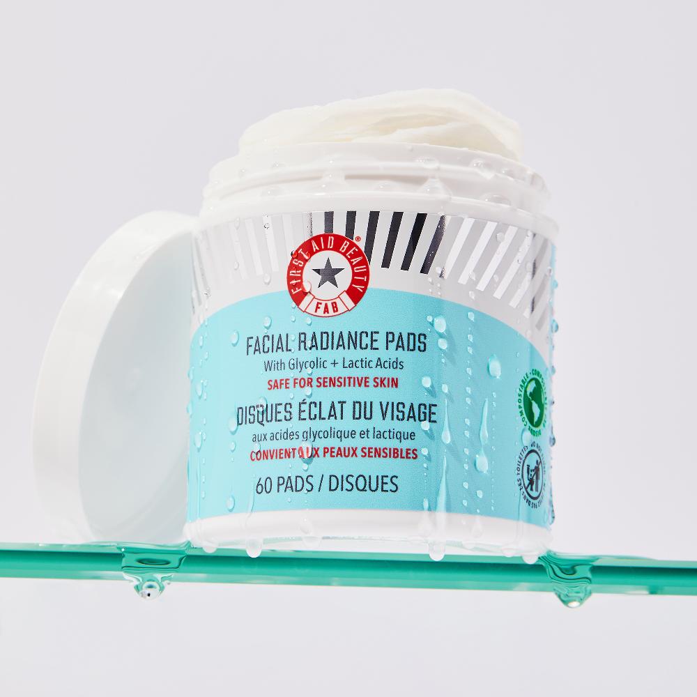 Lookfantastic First Aid Beauty Pads Für Ein Strahlendes Gesicht Mit Glykol- Und Milchsäure