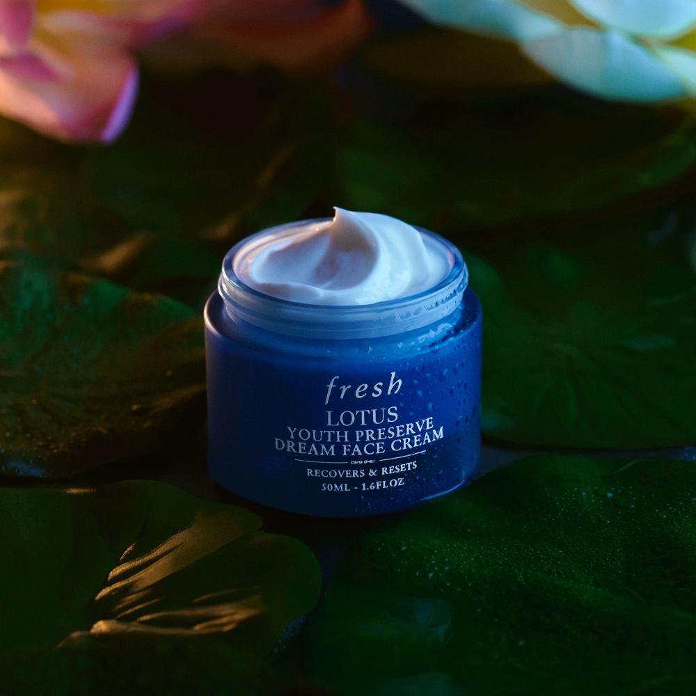 Lookfantastic Fresh Lotus Youth Preserve Dream Gesichtscreme 50 ml