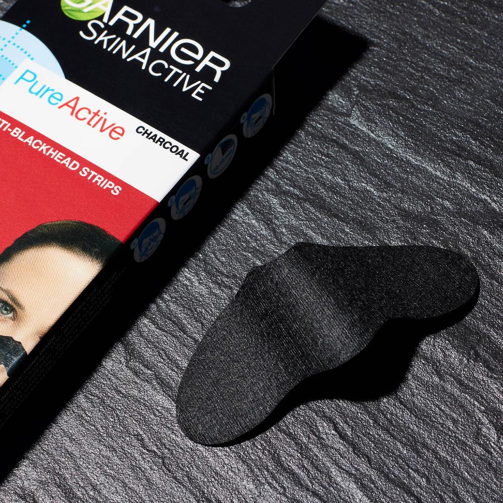Lookfantastic Garnier Pure Active Charcoal Anti-Blackhead Nose Strips X 4