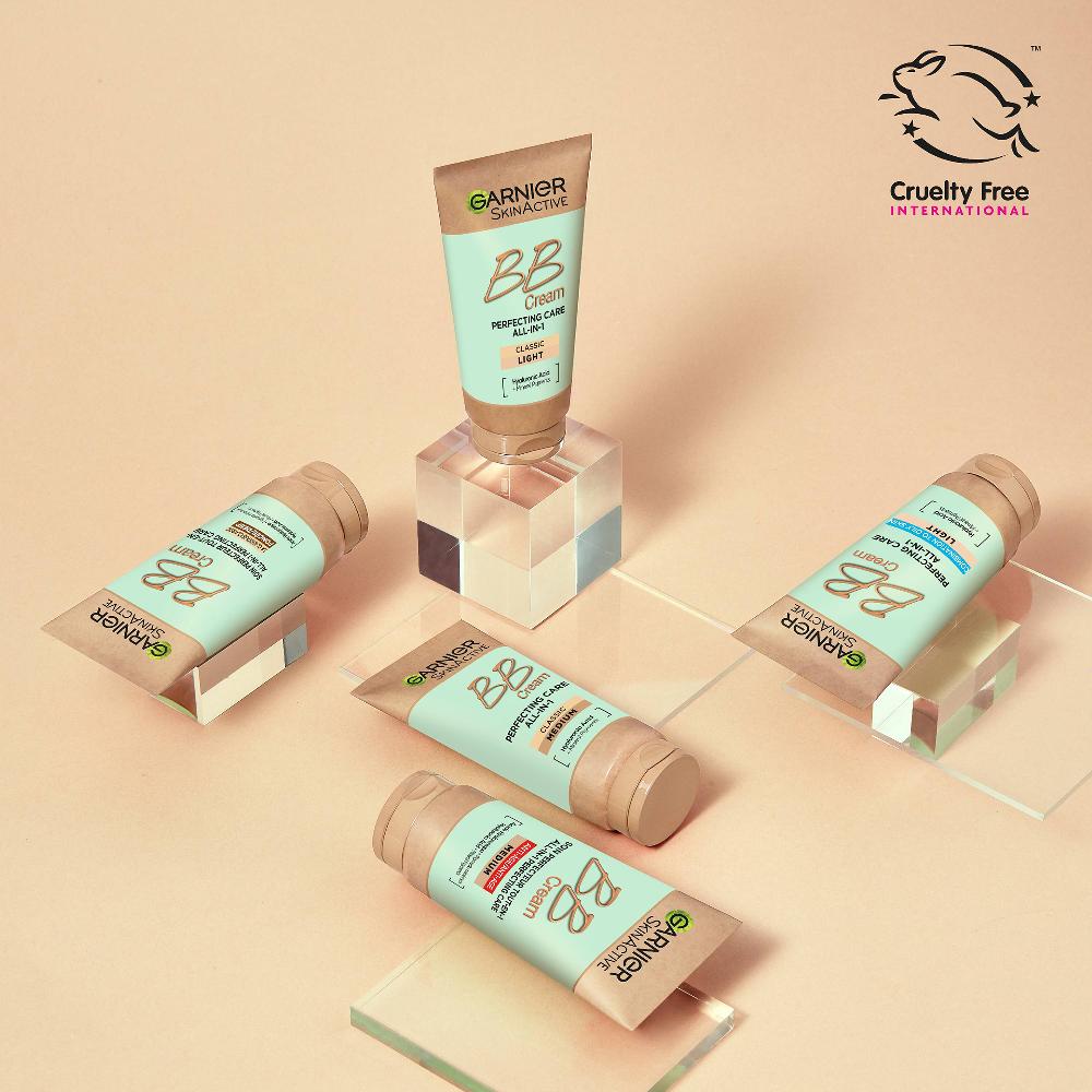 Lookfantastic Garnier SkinActive BB Cream Tinted Moisturiser SPF15 - Classic Light