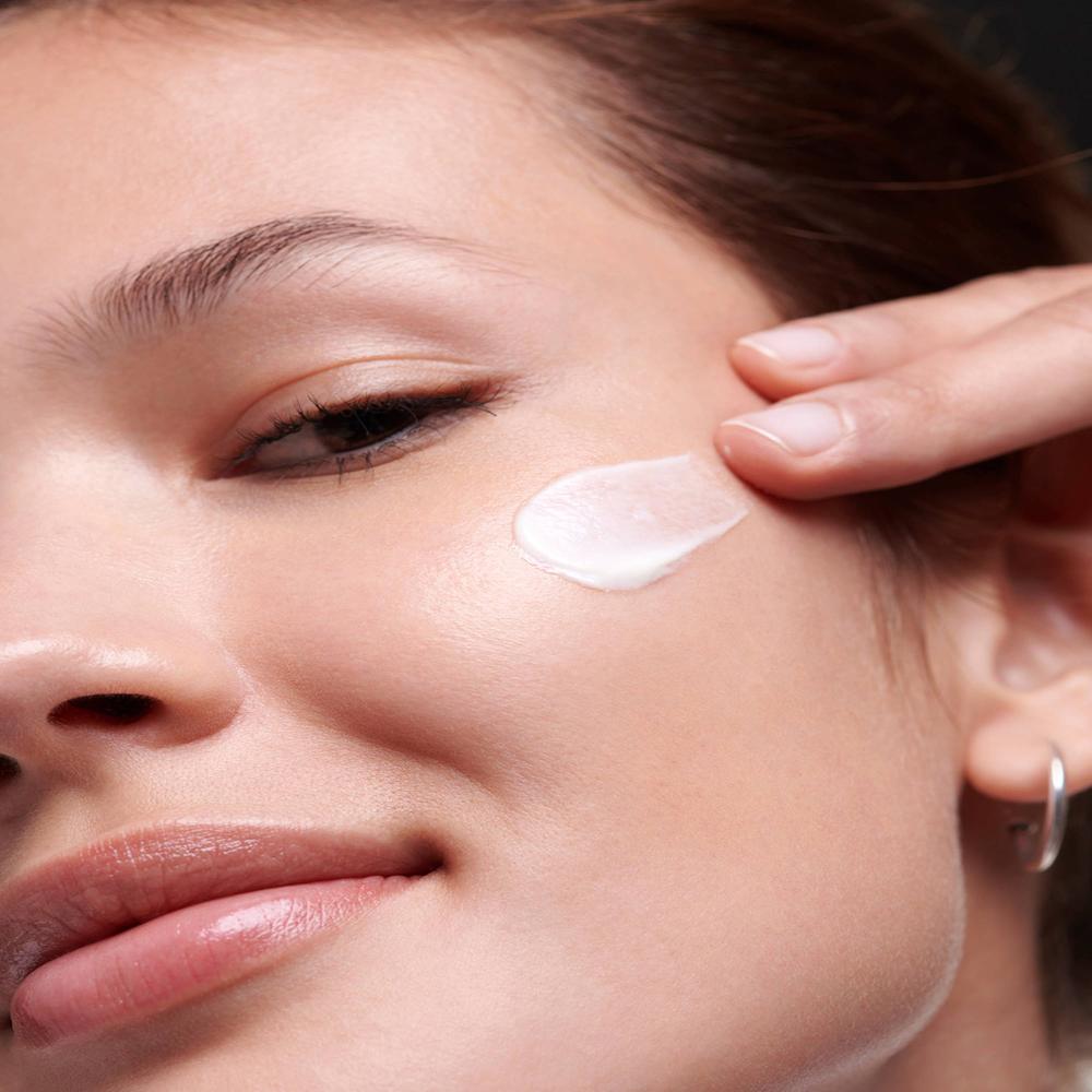 Lookfantastic Garnier Vitamin C Aufhellende Tagescreme Feuchtigkeitspflege Für Das Gesicht 50 ml