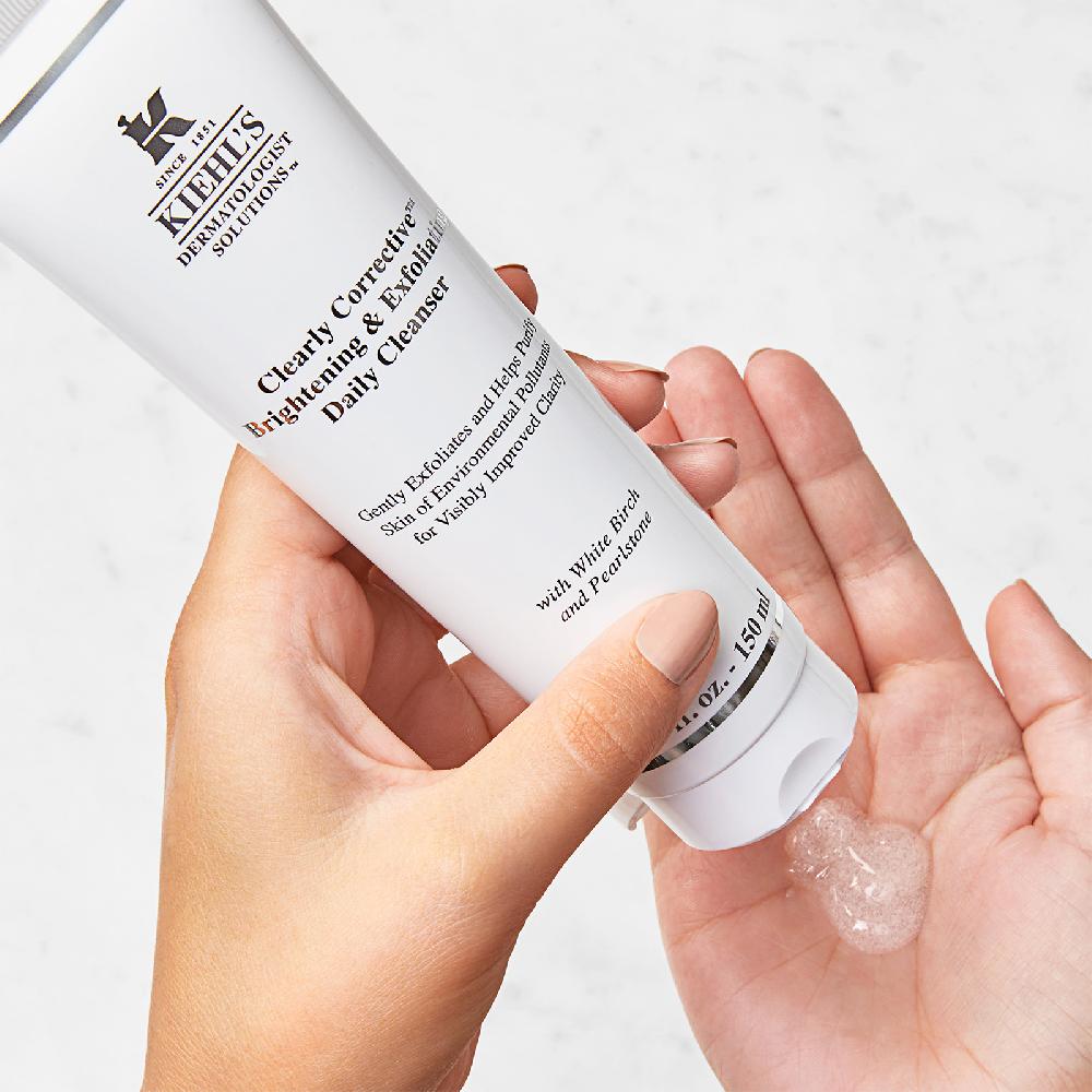 Lookfantastic Kiehl's Clearly Corrective Brightening And Exfoliating Daily Cleanser 150ml