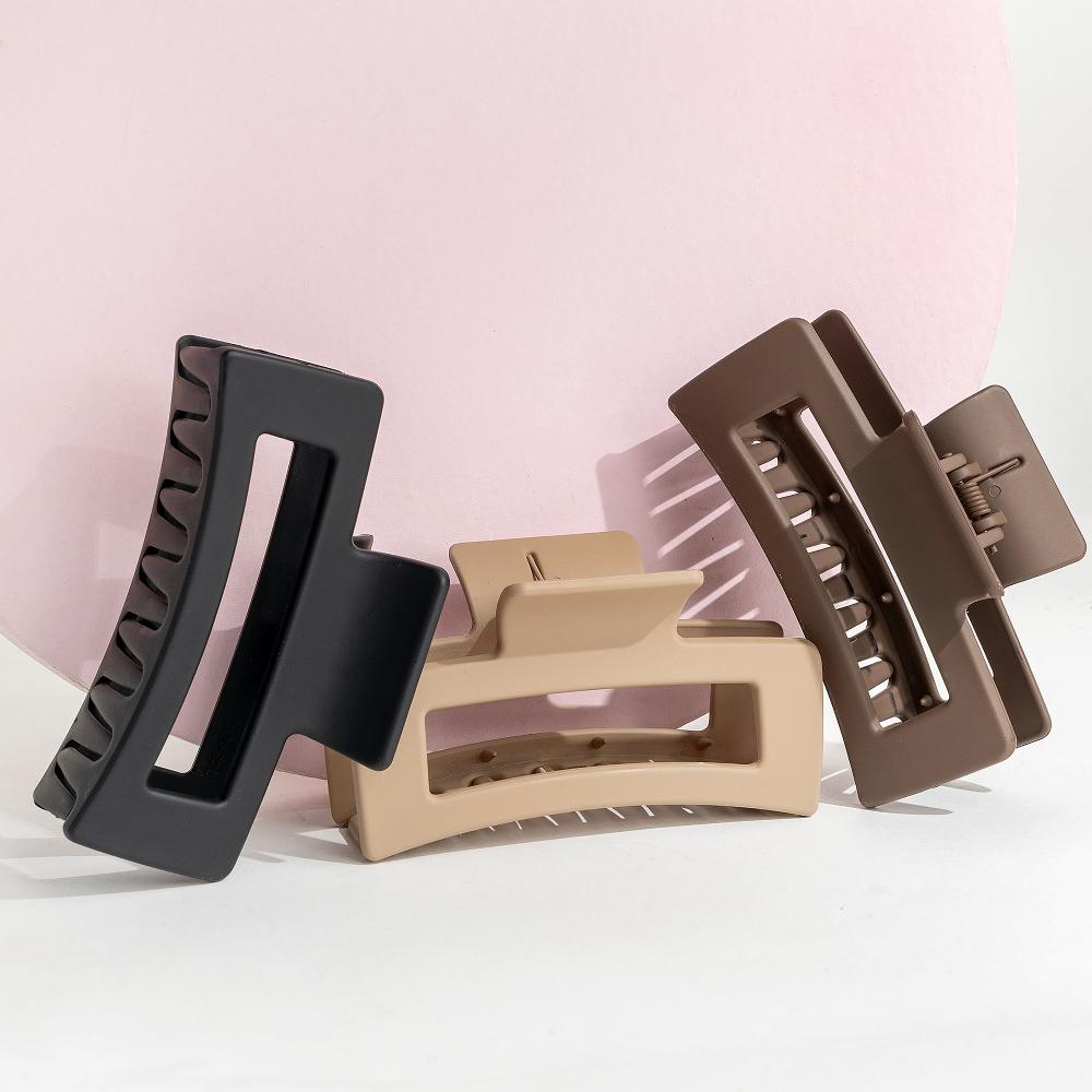 Lookfantastic Brushworks Classic Claw Clips (3 Pack)