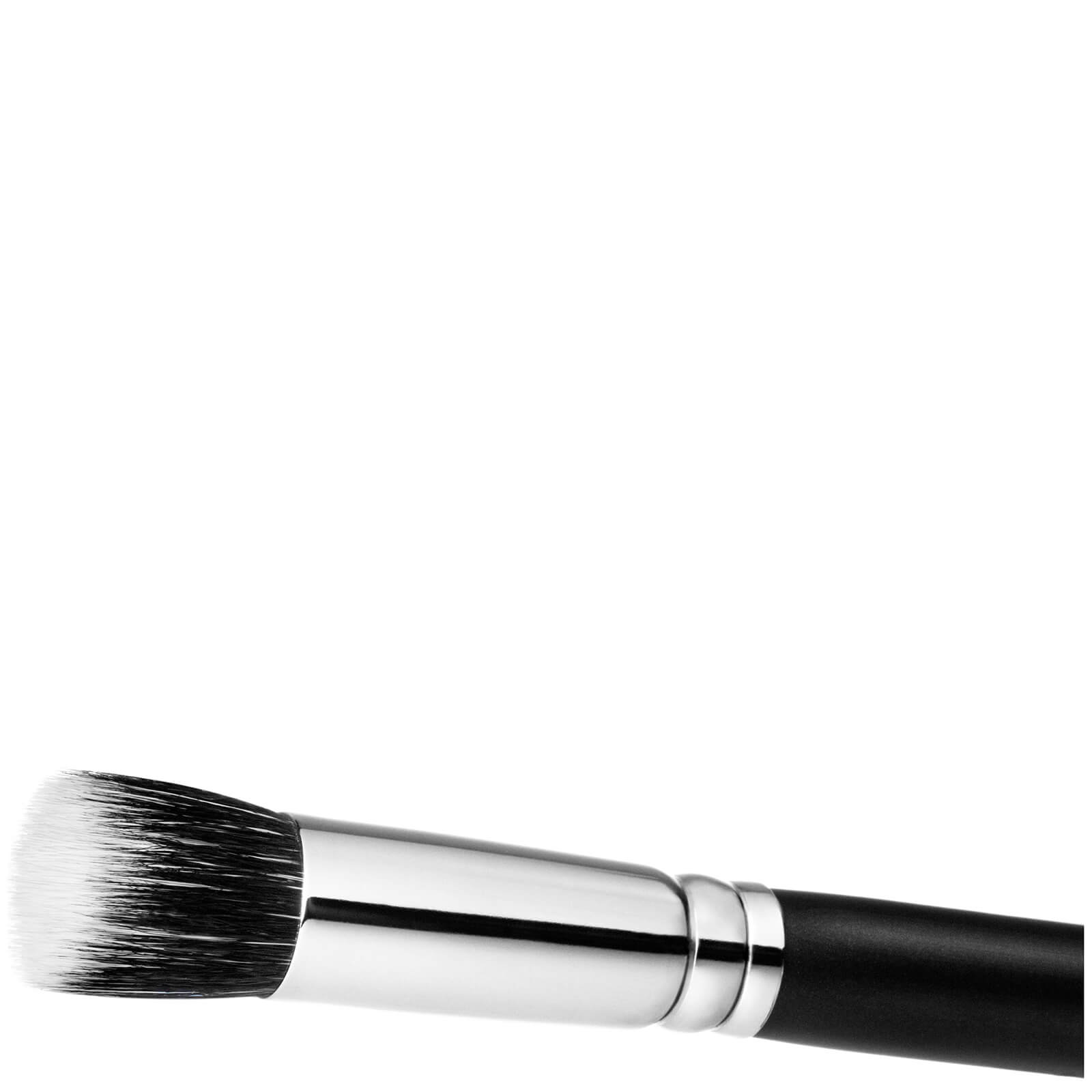 Lookfantastic MAC 130S Short Duo Fibre Brush