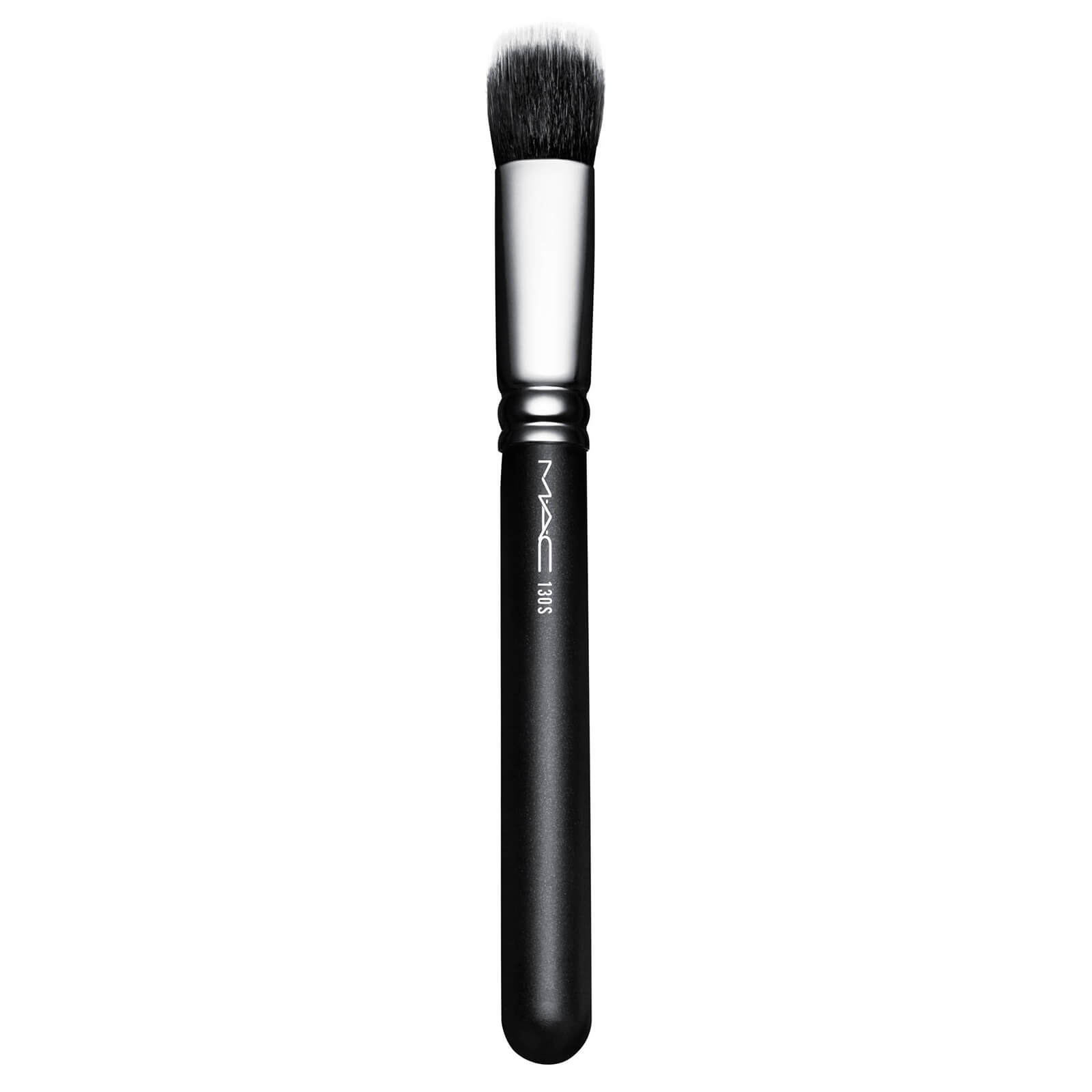 lookfantastic MAC 130S Short Duo Fibre Brush
