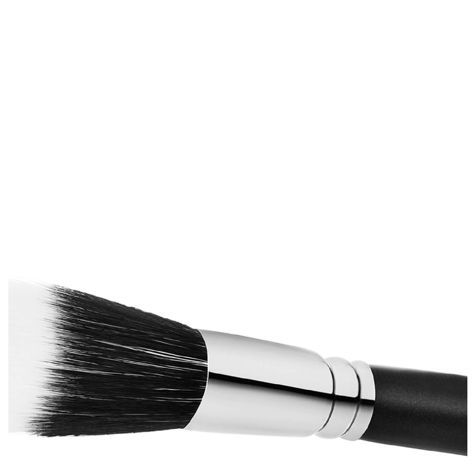 Lookfantastic MAC 187SH Stippling Face Brush