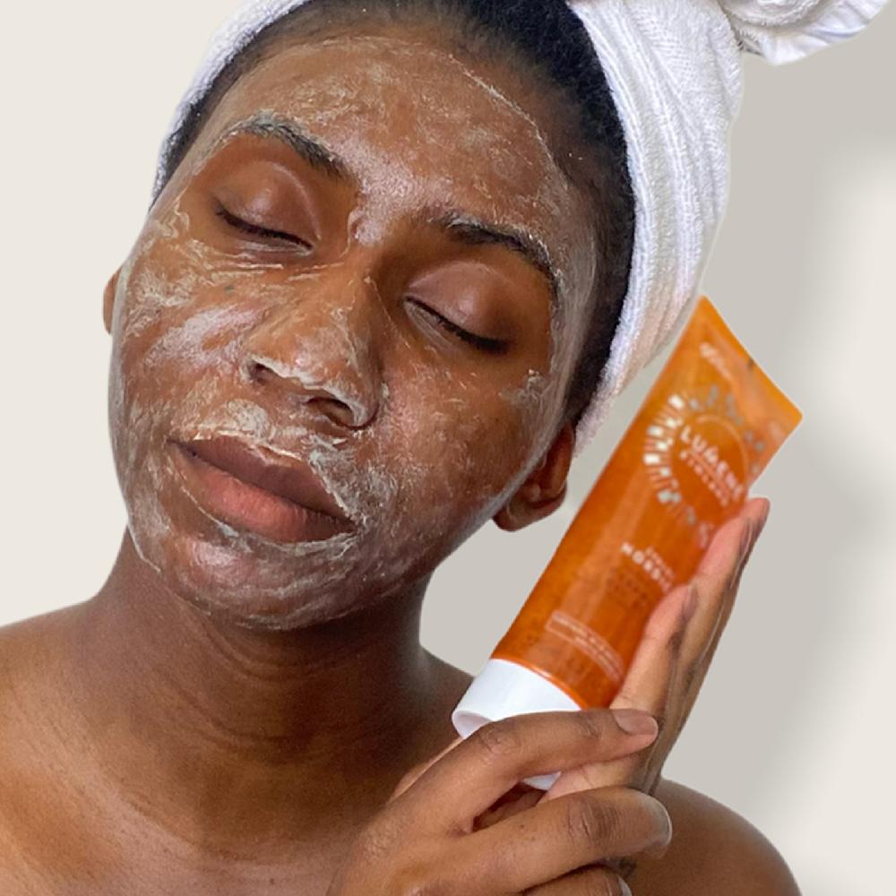 Lookfantastic Lumene Nordic-C [VALO] Clear Glow Cleansing Gel Scrub 125ml