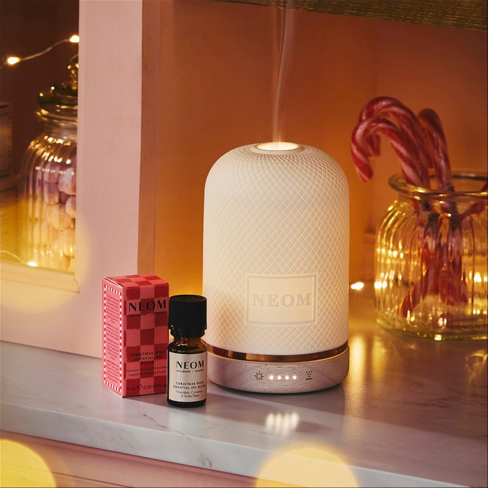 Lookfantastic NEOM Christmas Wish Essential Oil Blend