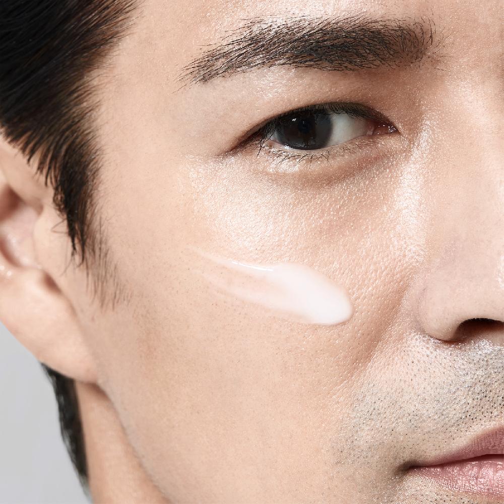 Lookfantastic Shiseido Men Energising Extra Light Fluid Moisturiser 100ml