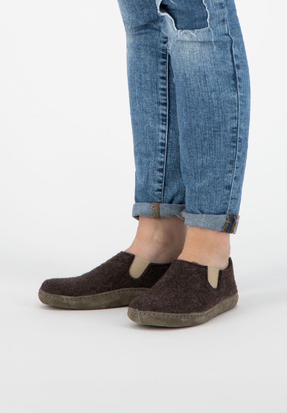 TRAVELIN' Slipper In-Home