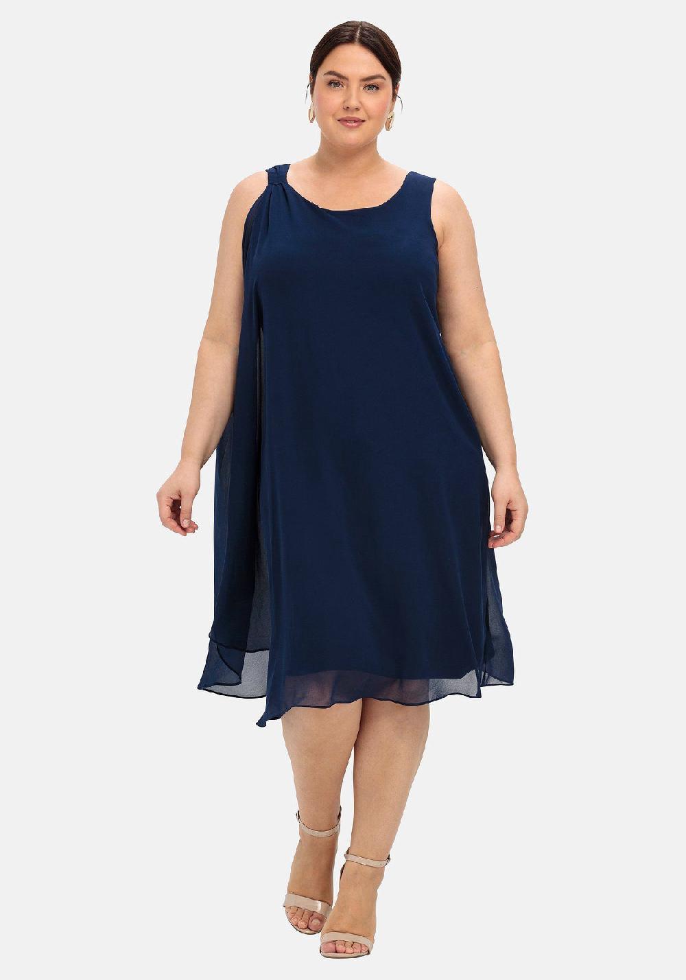 Sheego Kleid In Figurumspielender Passform