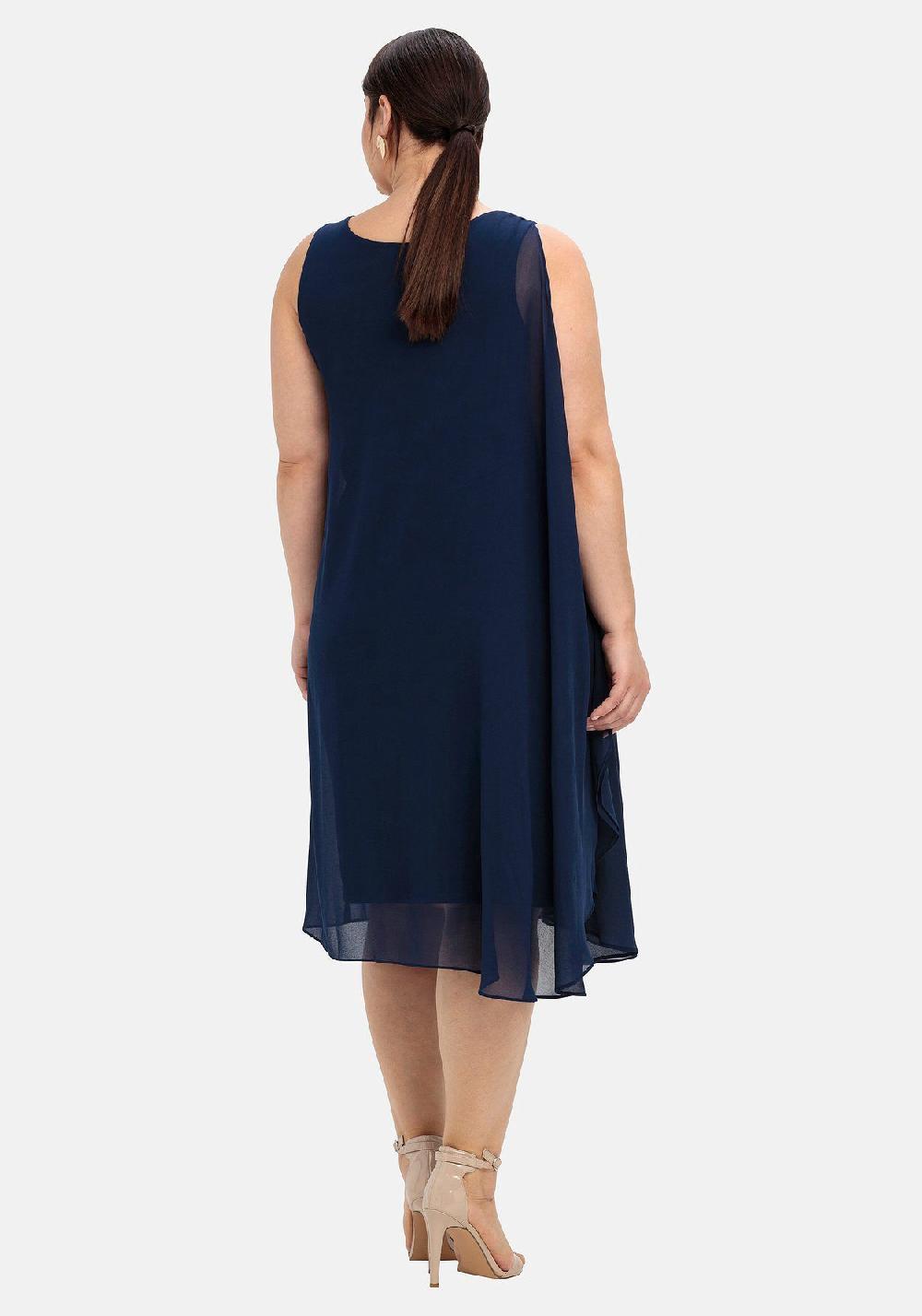 Sheego Kleid In Figurumspielender Passform