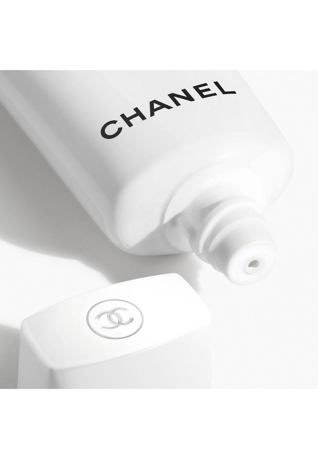 CHANEL UV ESSENTIEL UV ESSENTIEL COMPLETE PROTECTION SPF 50