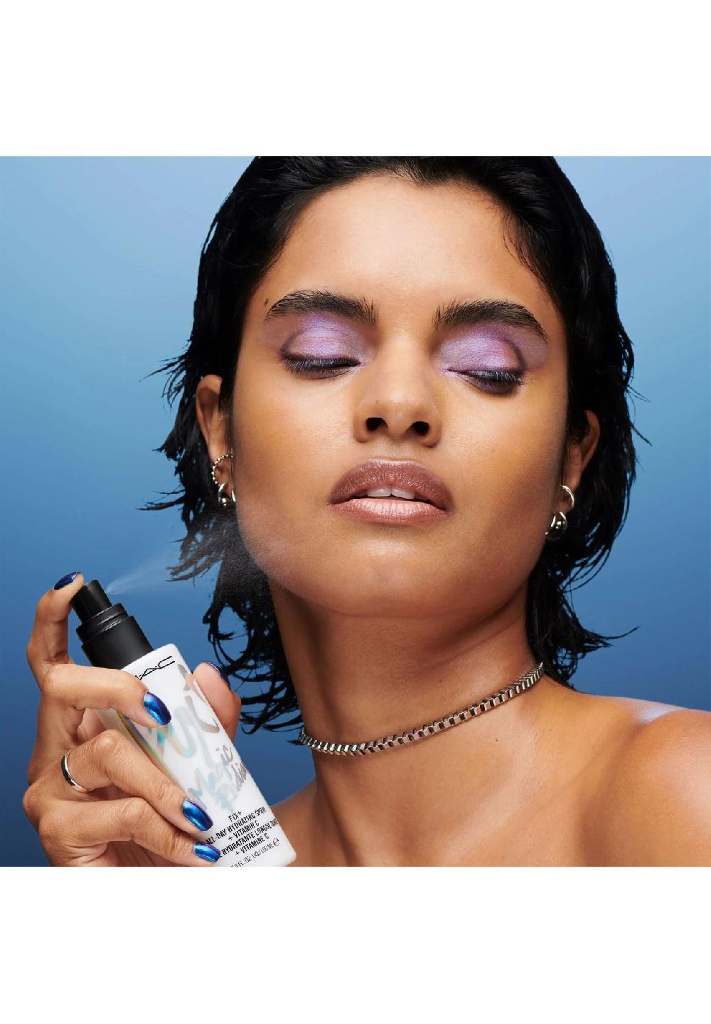M·A·C MAGIC RADIANCE All-Day Hydrating Spray + Vitamin C
