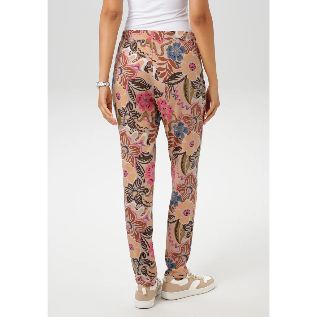 Aniston CASUAL Schlupfhose Mit Großflächigen Blüten Und Blättern Bedruckt - NEUE KOLLEKTION