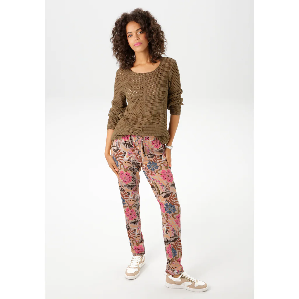 Aniston CASUAL Schlupfhose Mit Großflächigen Blüten Und Blättern Bedruckt - NEUE KOLLEKTION