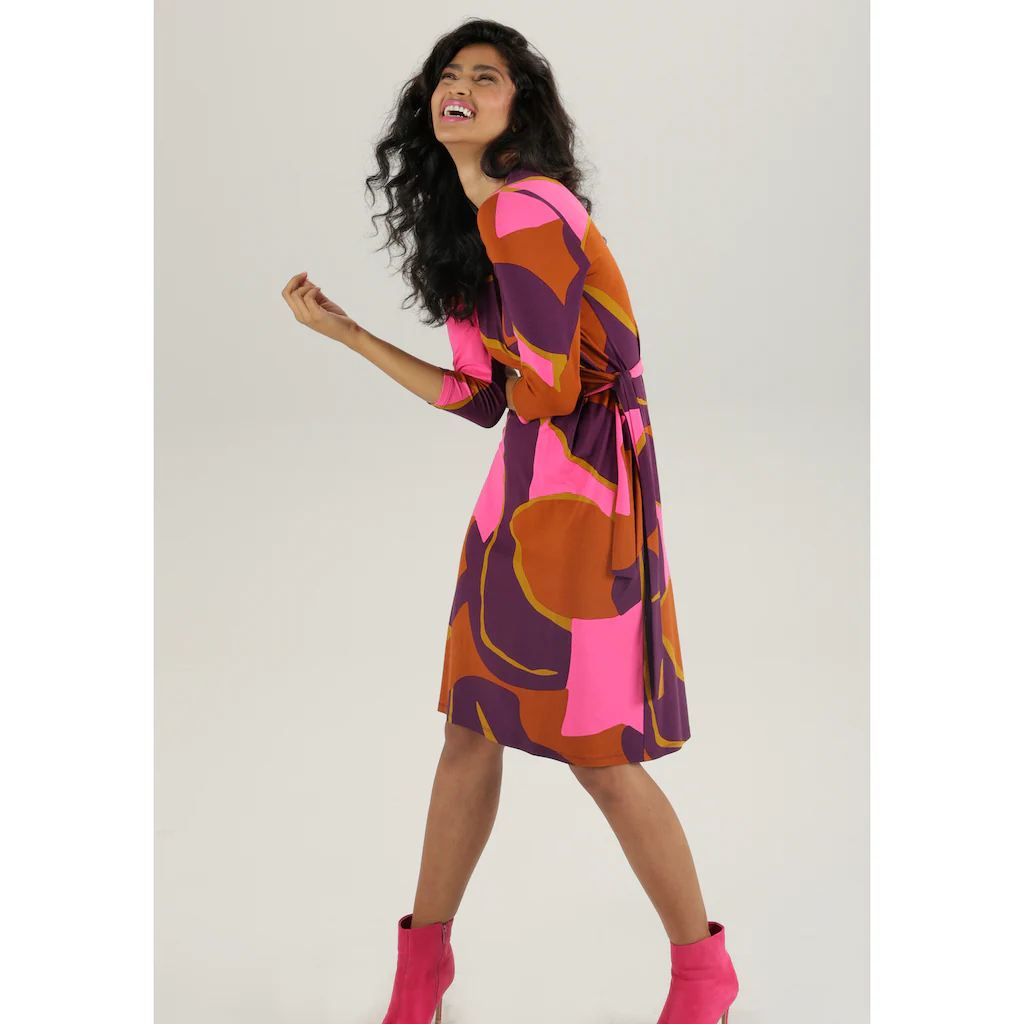 Aniston SELECTED Jerseykleid Mit Verführerischem Ausschnitt Und Trendy Druck