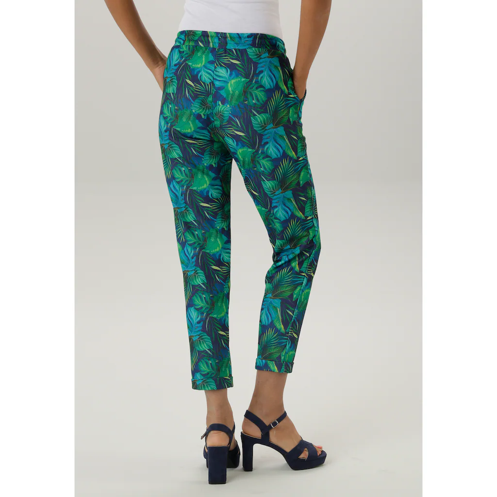 Aniston SELECTED Schlupfhose Mit Großflächigem Und Abstraktem Blättermuster - NEUE KOLLEKTION