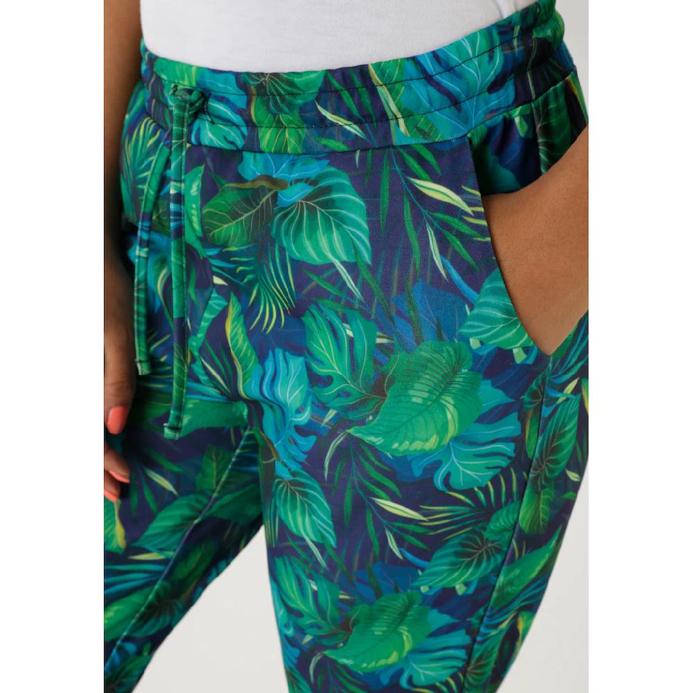 Aniston SELECTED Schlupfhose Mit Großflächigem Und Abstraktem Blättermuster - NEUE KOLLEKTION