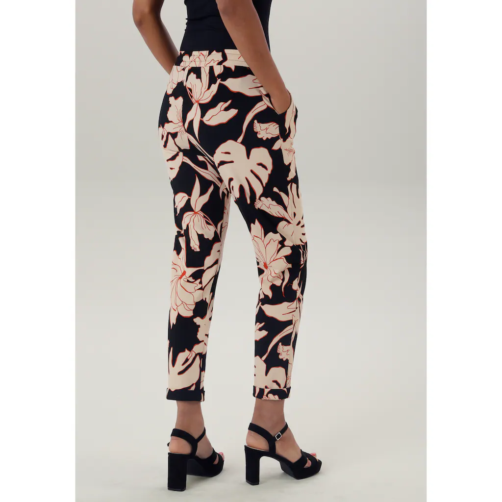 Aniston SELECTED Schlupfhose Mit Großflächigem Und Abstraktem Blumenmuster - NEUE KOLLEKTION