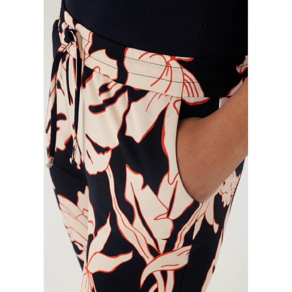 Aniston SELECTED Schlupfhose Mit Großflächigem Und Abstraktem Blumenmuster - NEUE KOLLEKTION