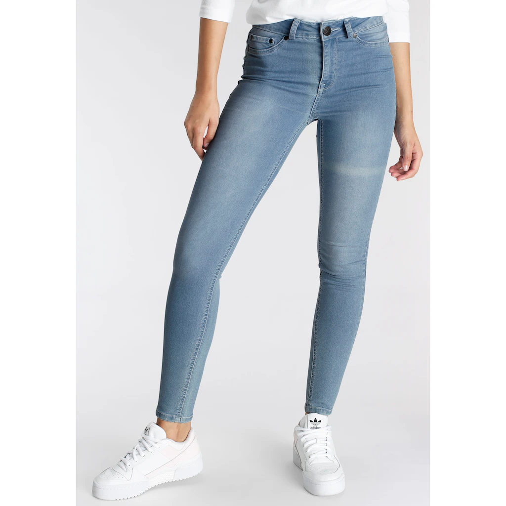 Arizona Skinny-fit-Jeans »Ultra Stretch« extra-eng geschnittene Beinform modische Used-Waschung