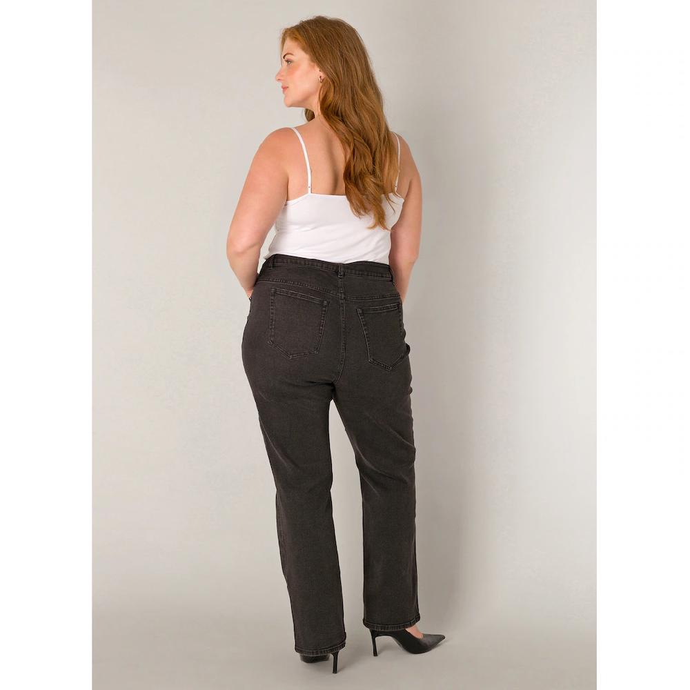 Base Level Curvy Spitzentop Mit Spaghetti-Trägern