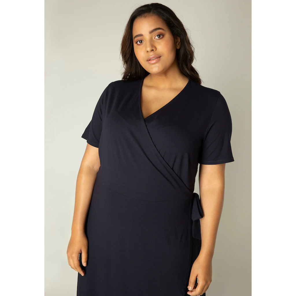 Base Level Curvy Wickelkleid »Abbie« Weich Fließende Viskose-Mischqualität