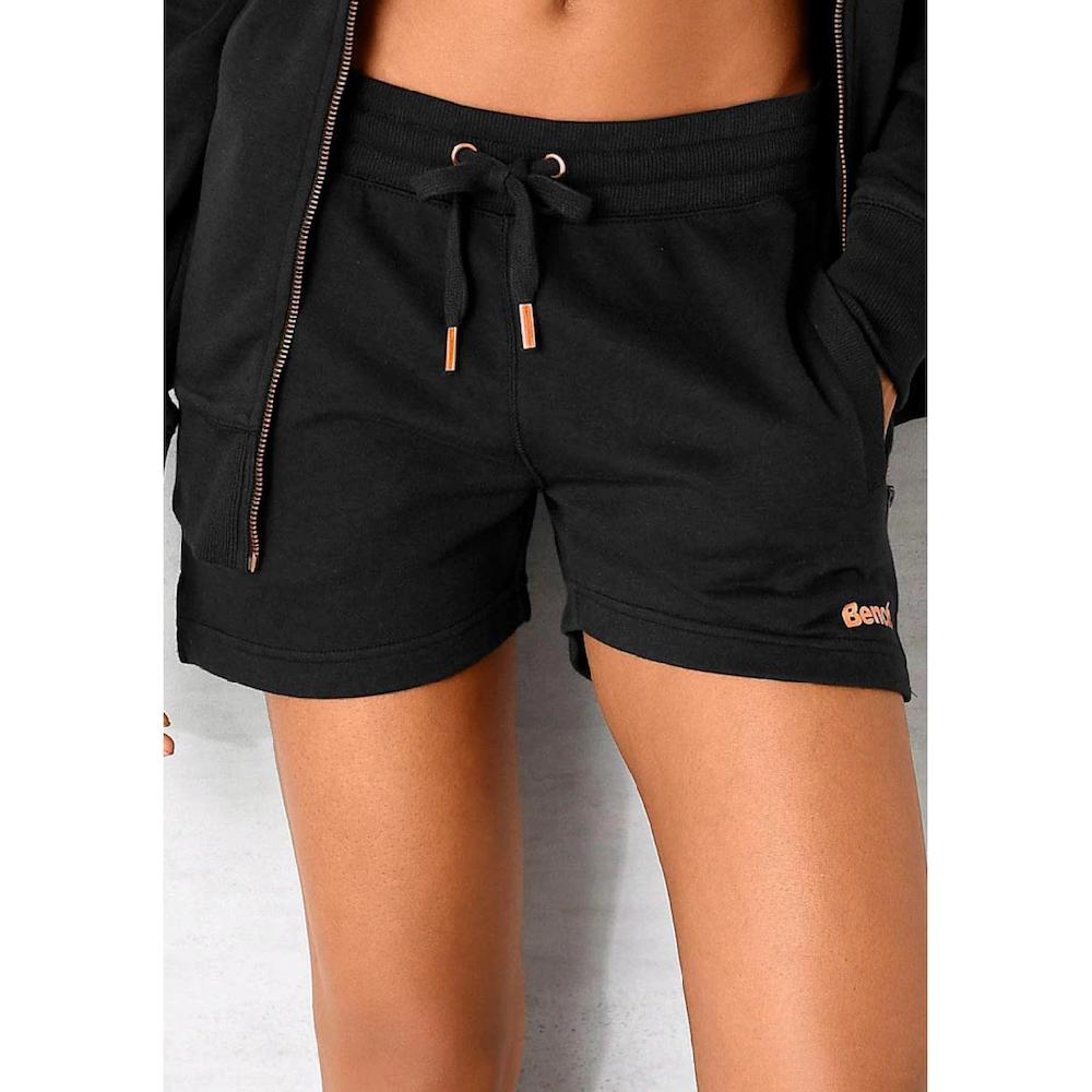 Bench. Loungewear Relaxshorts Sweathose mit kurzen Seitenschlitzen und seitliche Taschen Loungewear