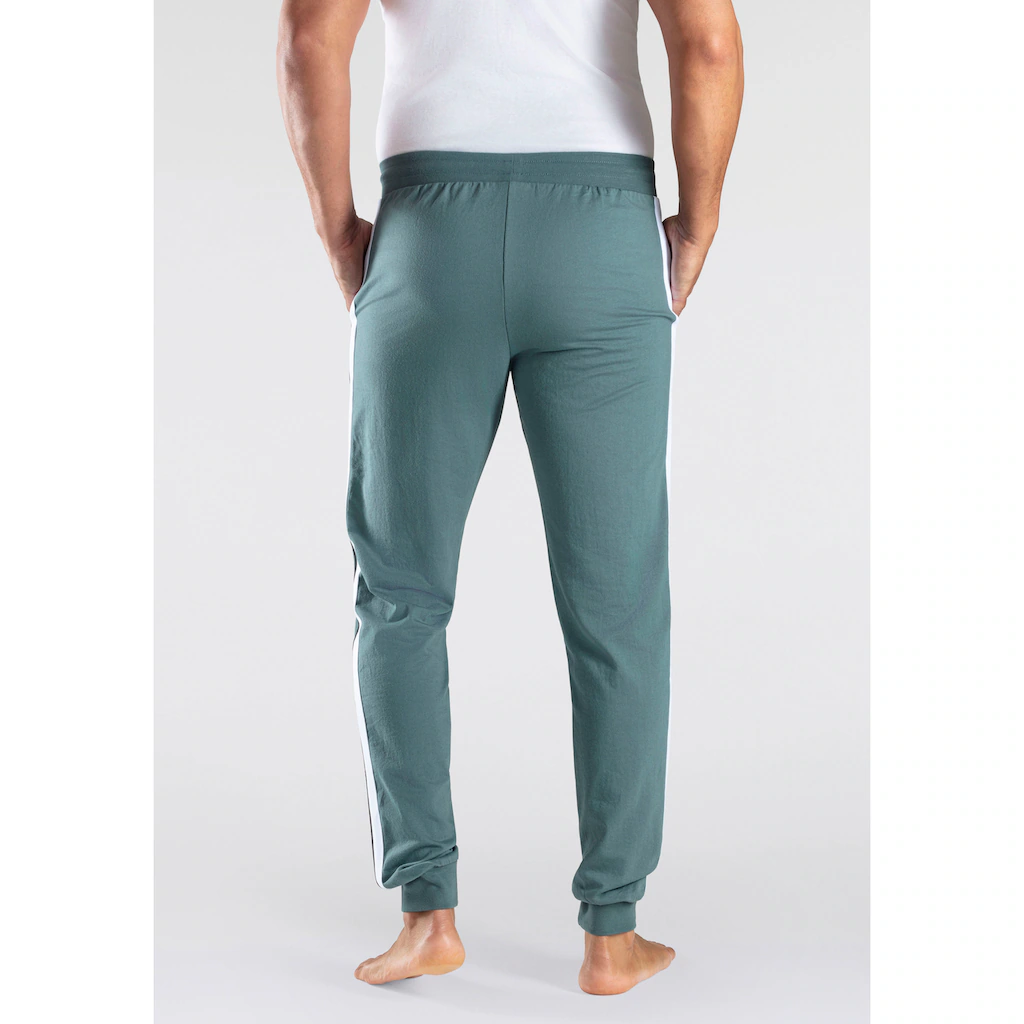 Bench. Loungewear Sweathose Mit Aufgesetzten Streifen An Der Seite Und Logodruck ▷ Für